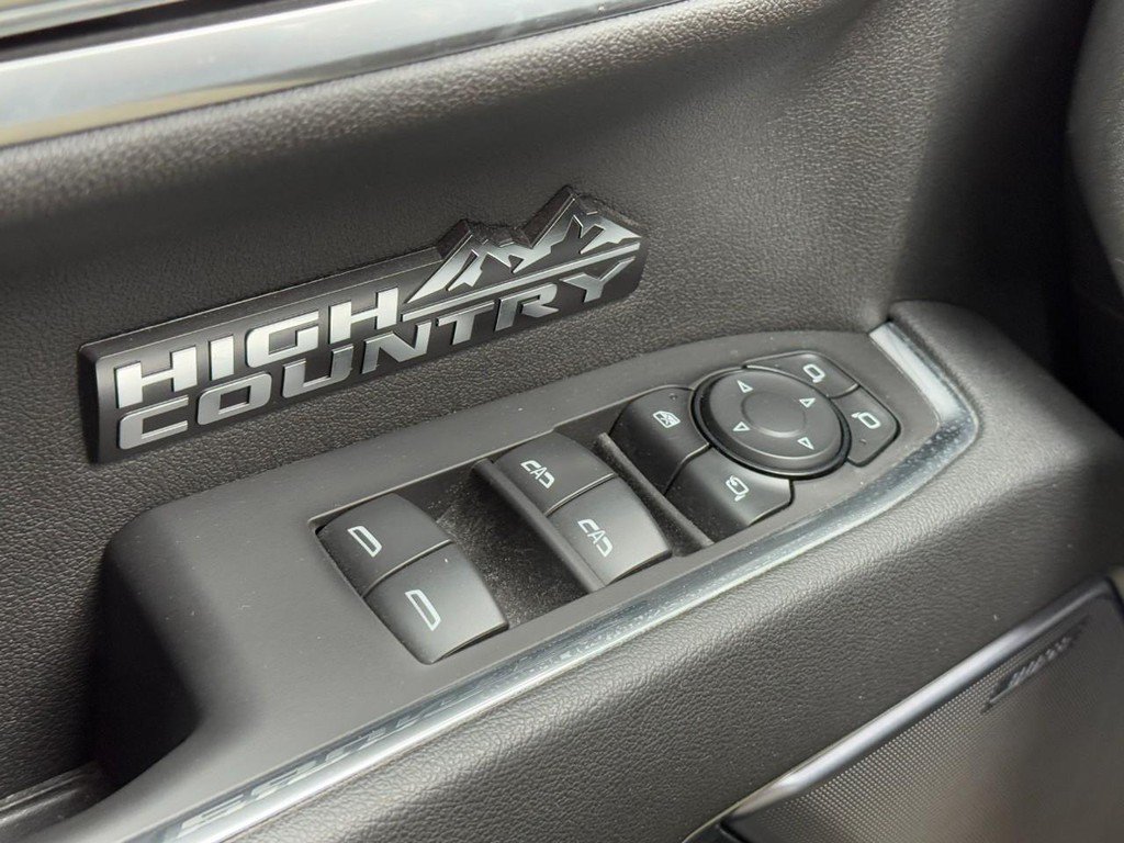 Used 2025 Chevrolet Silverado 1500 High Country w/ Technology Package AWD/4WD image 27