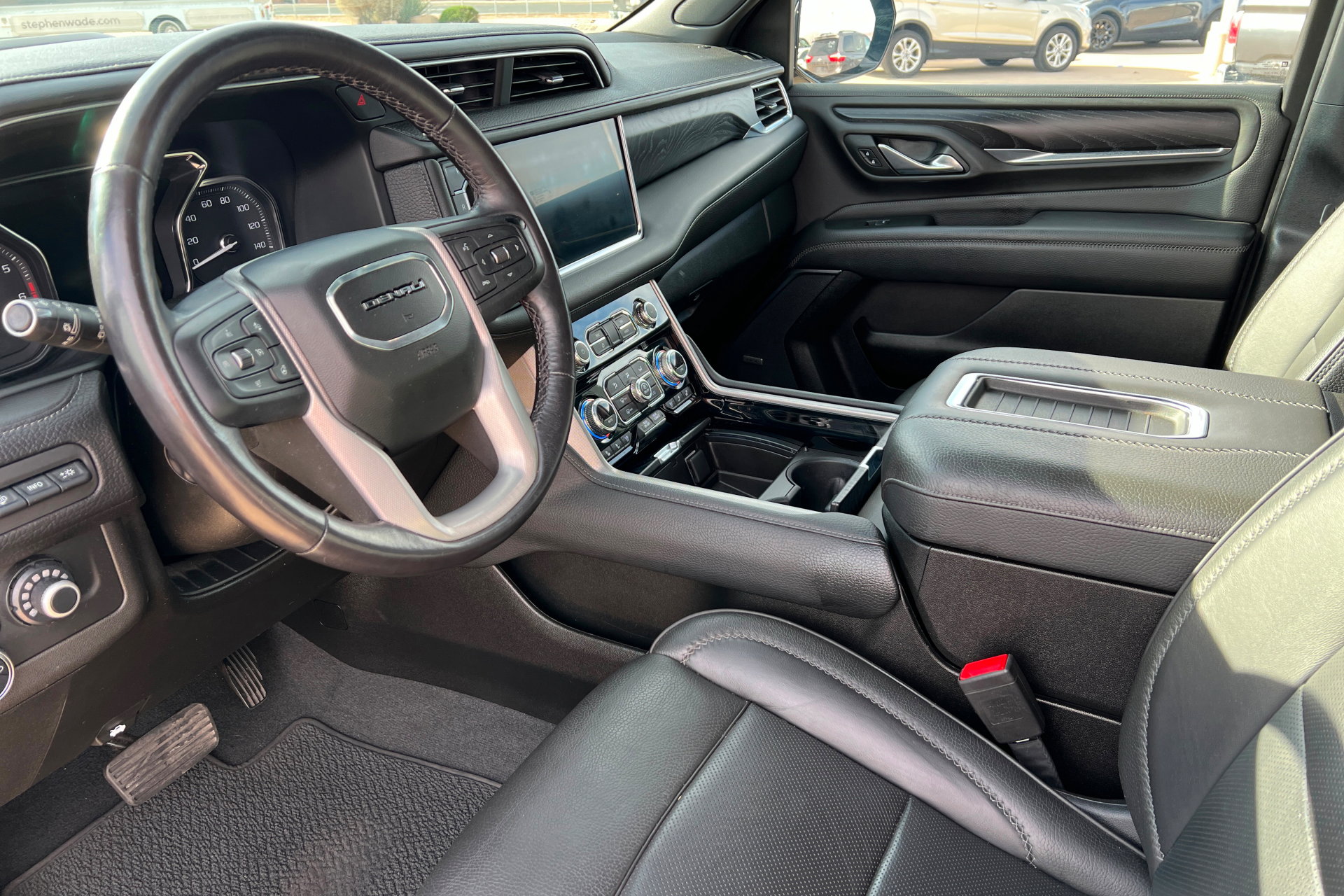 Used 2021 GMC Yukon XL Denali image 16