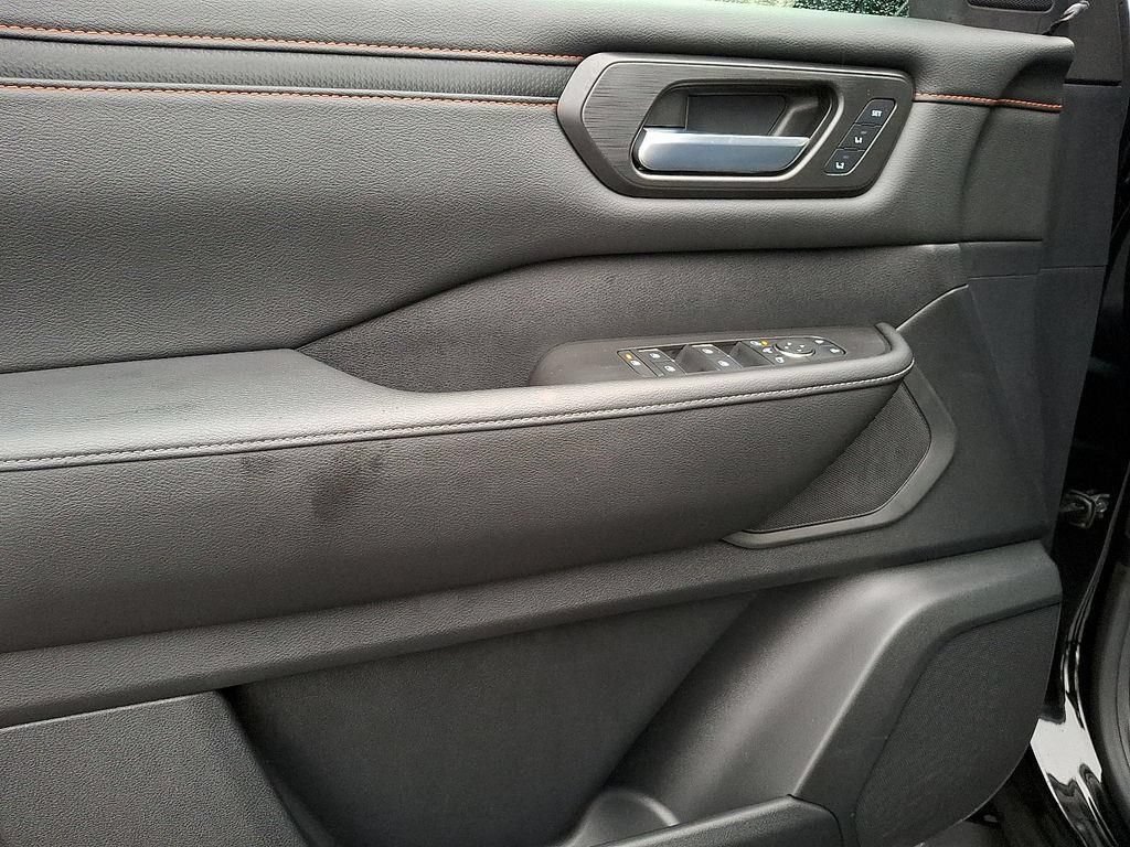 Certified 2025 Nissan Armada PRO-4X AWD/4WD image 15