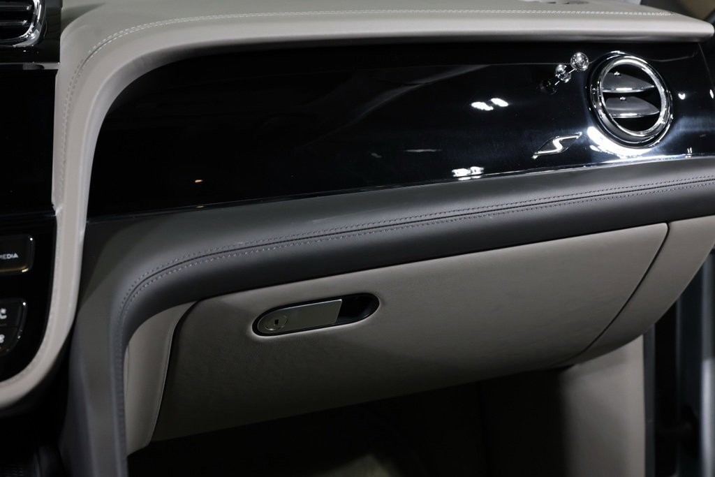 Used 2022 Bentley Bentayga image 25