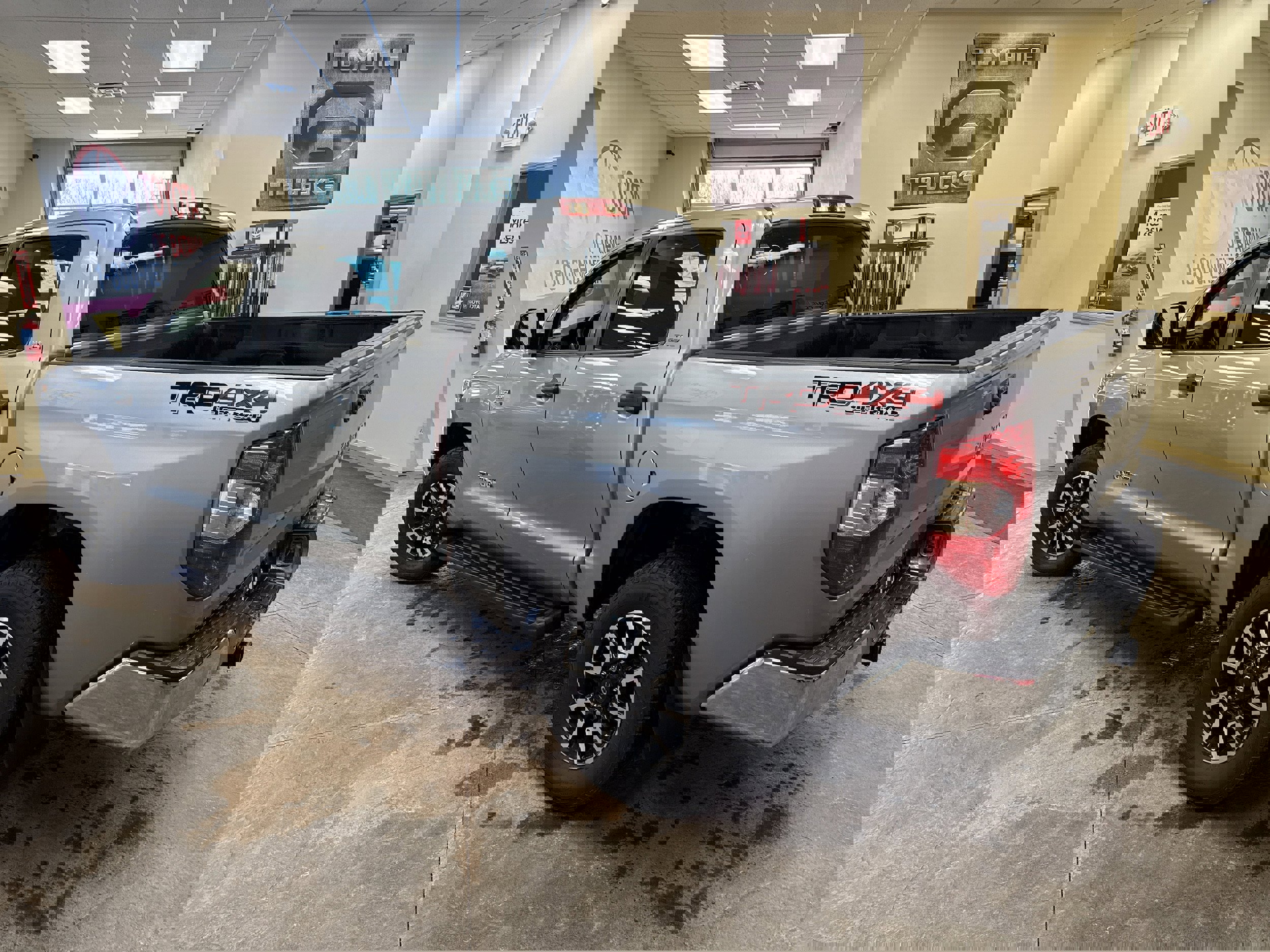 Used 2019 Toyota Tundra SR5 w/ TRD Off Road Package image 8