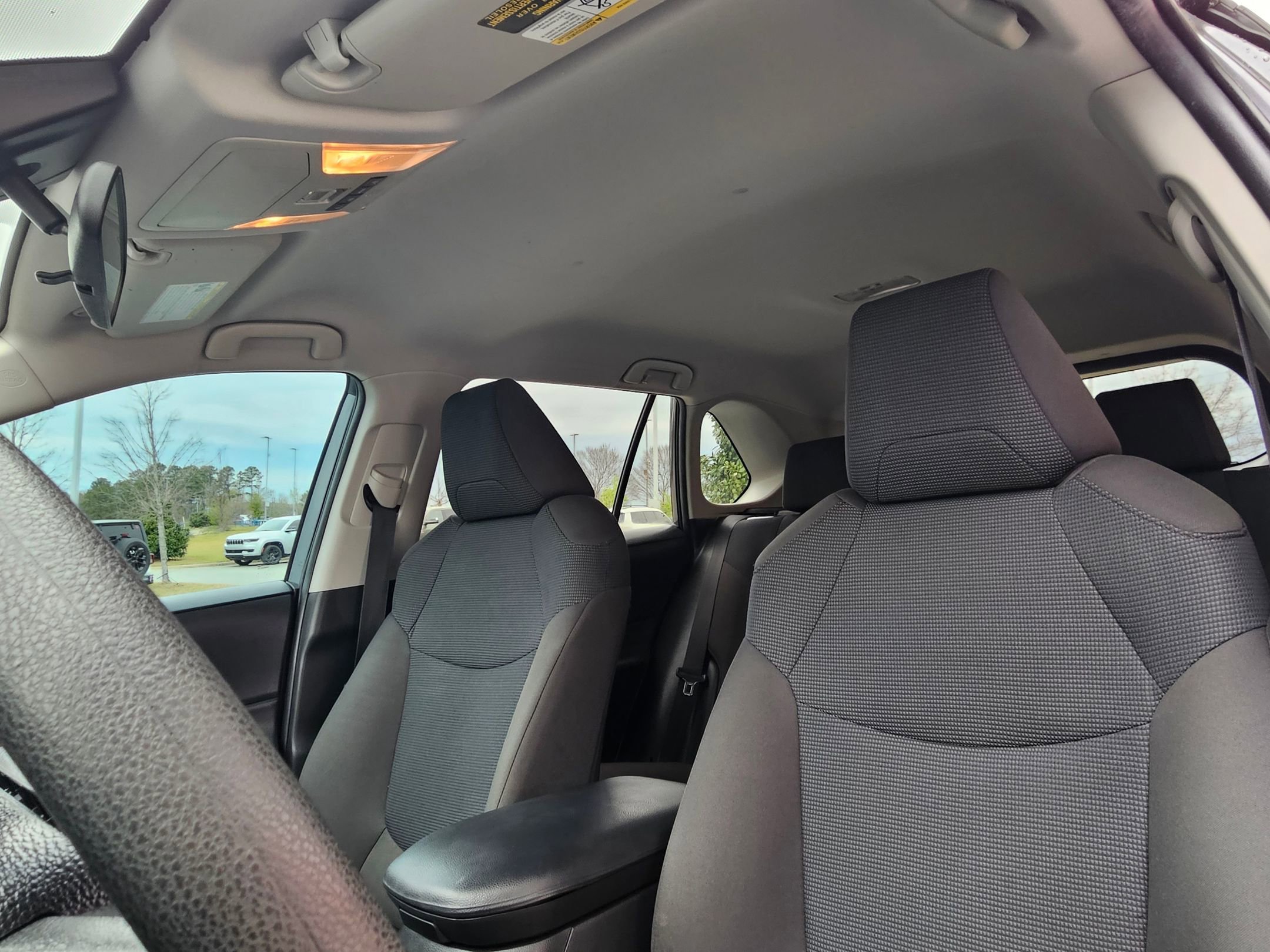 Used 2021 Toyota RAV4 LE image 21