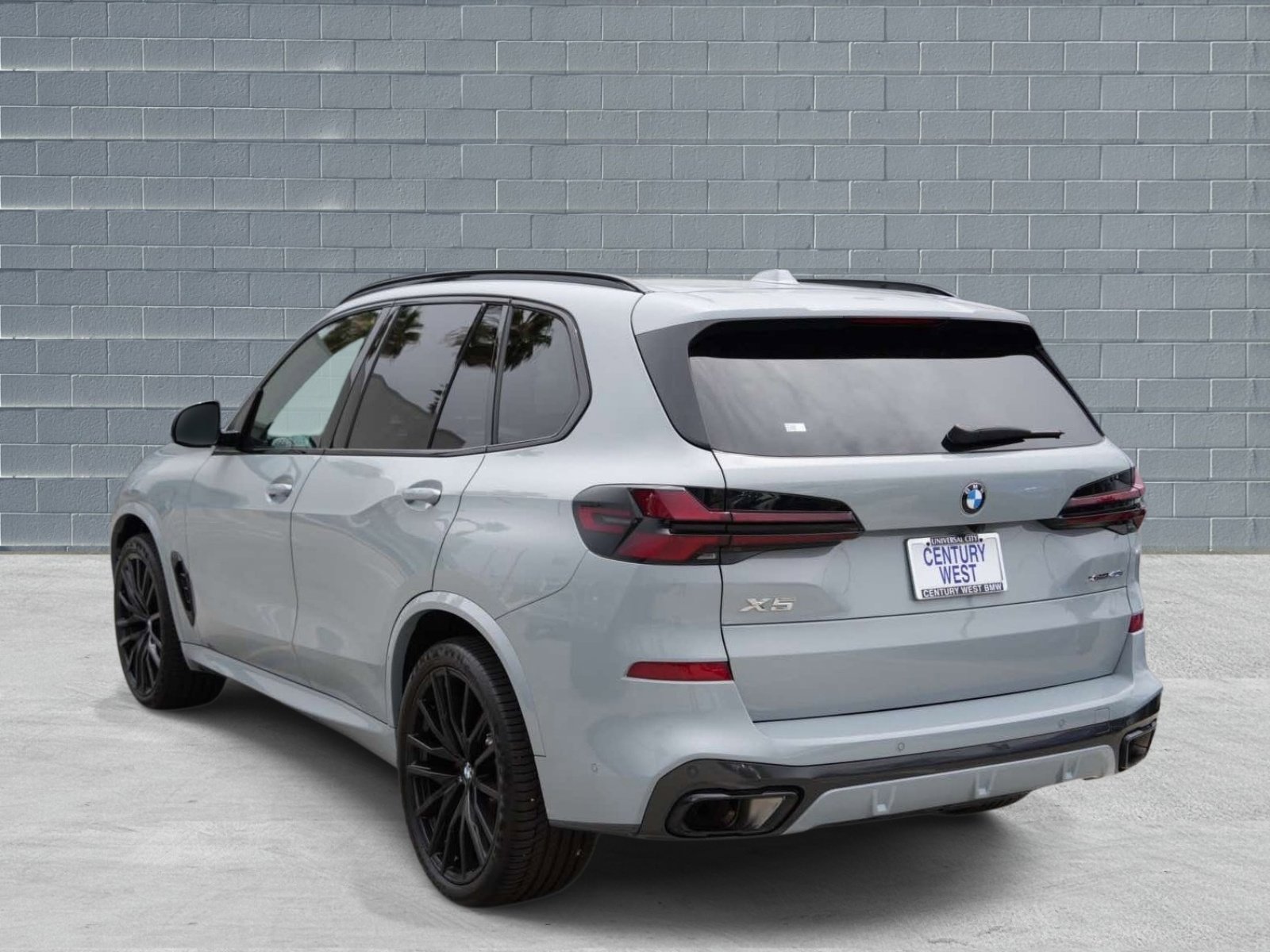 Certified 2024 BMW X5 xDrive40i w/ M Sport Package AWD/4WD image 3