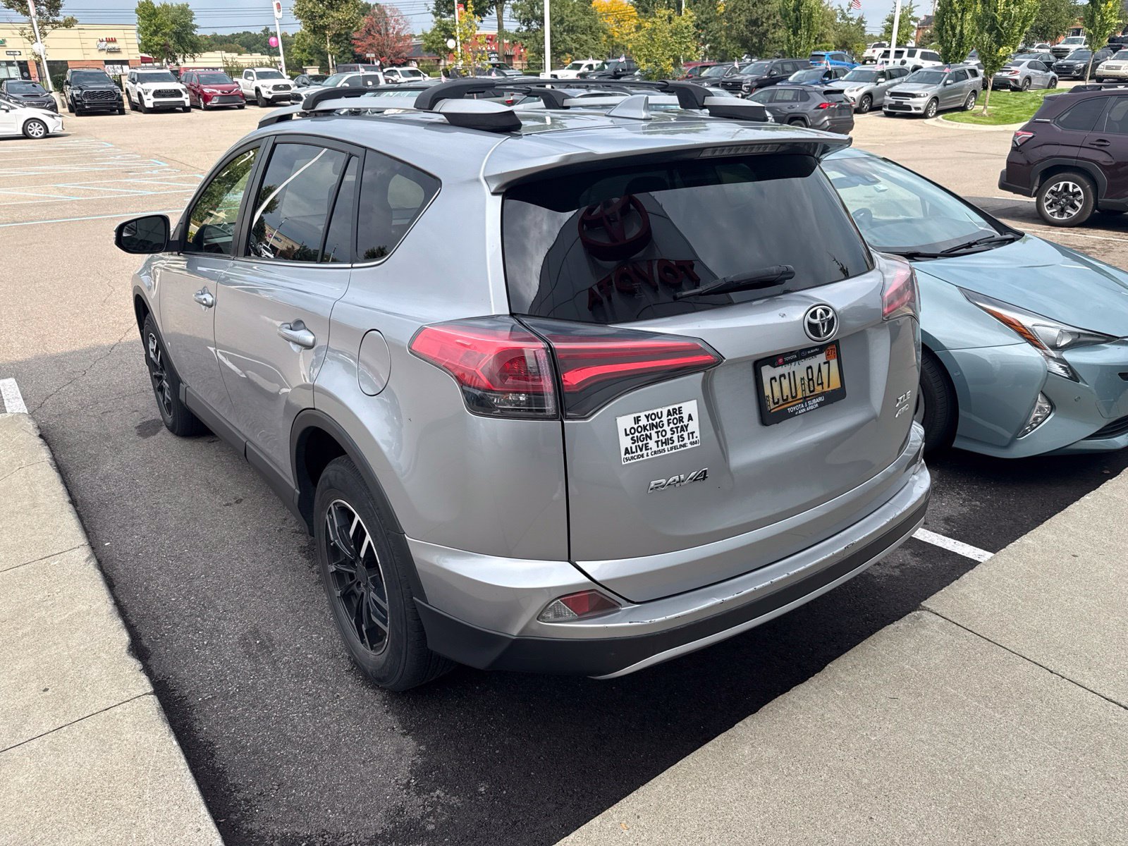 Used 2018 Toyota RAV4 XLE AWD/4WD image 3
