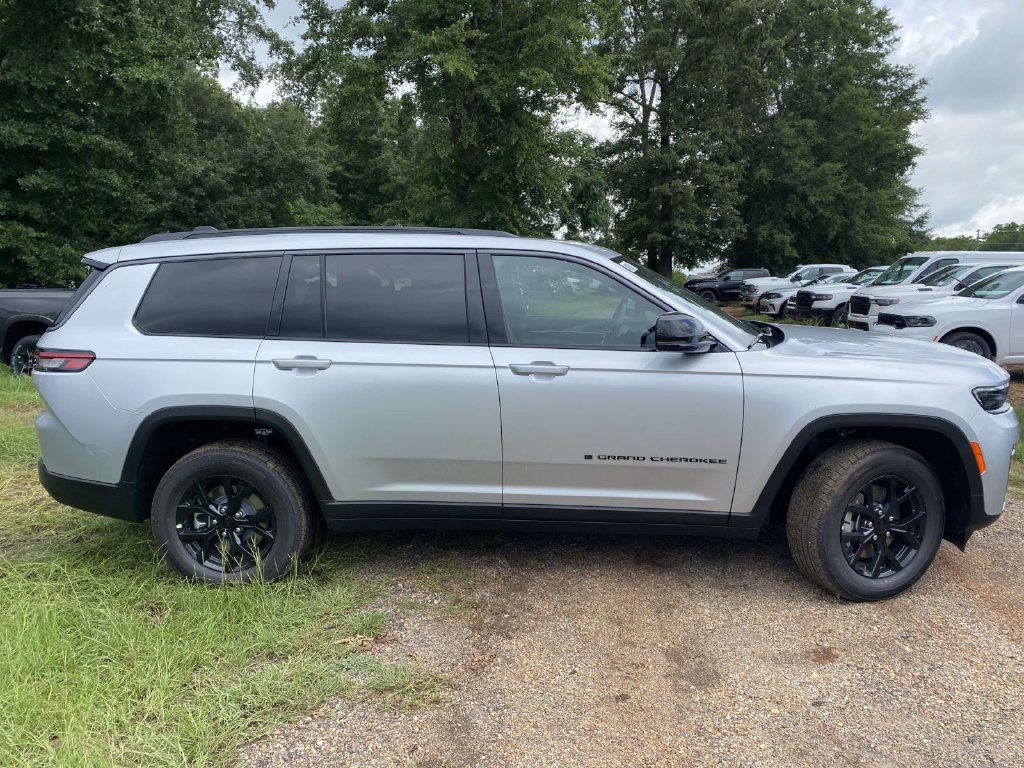 New 2026 Jeep Grand Cherokee L 2WD image 35
