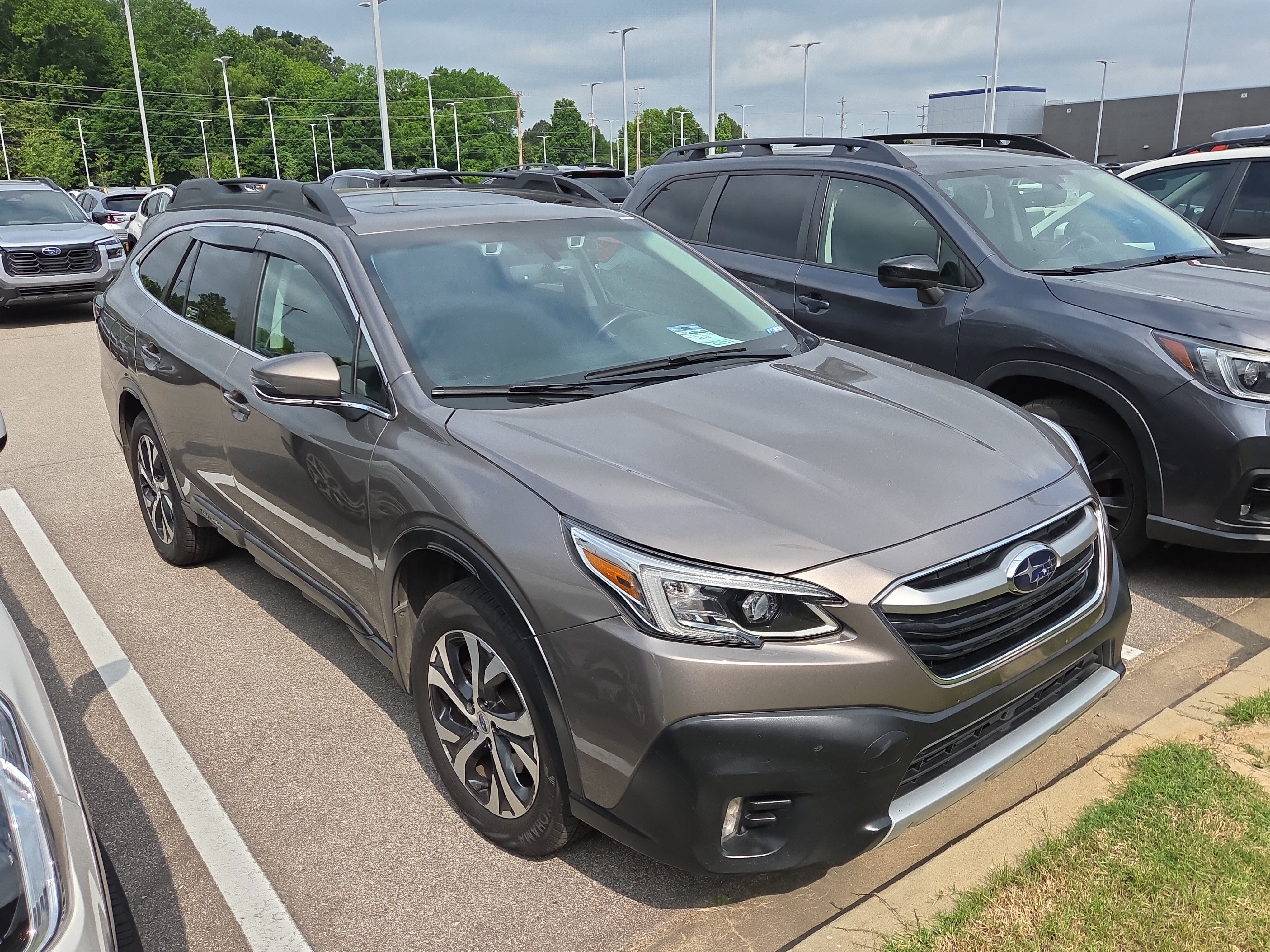 Used 2022 Subaru Outback Limited w/ Popular Package #2 AWD/4WD image 2