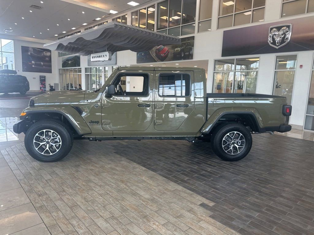 New 2025 Jeep Gladiator Sport image 2