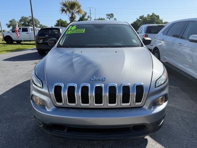 Used 2016 Jeep Cherokee Sport FWD image 2