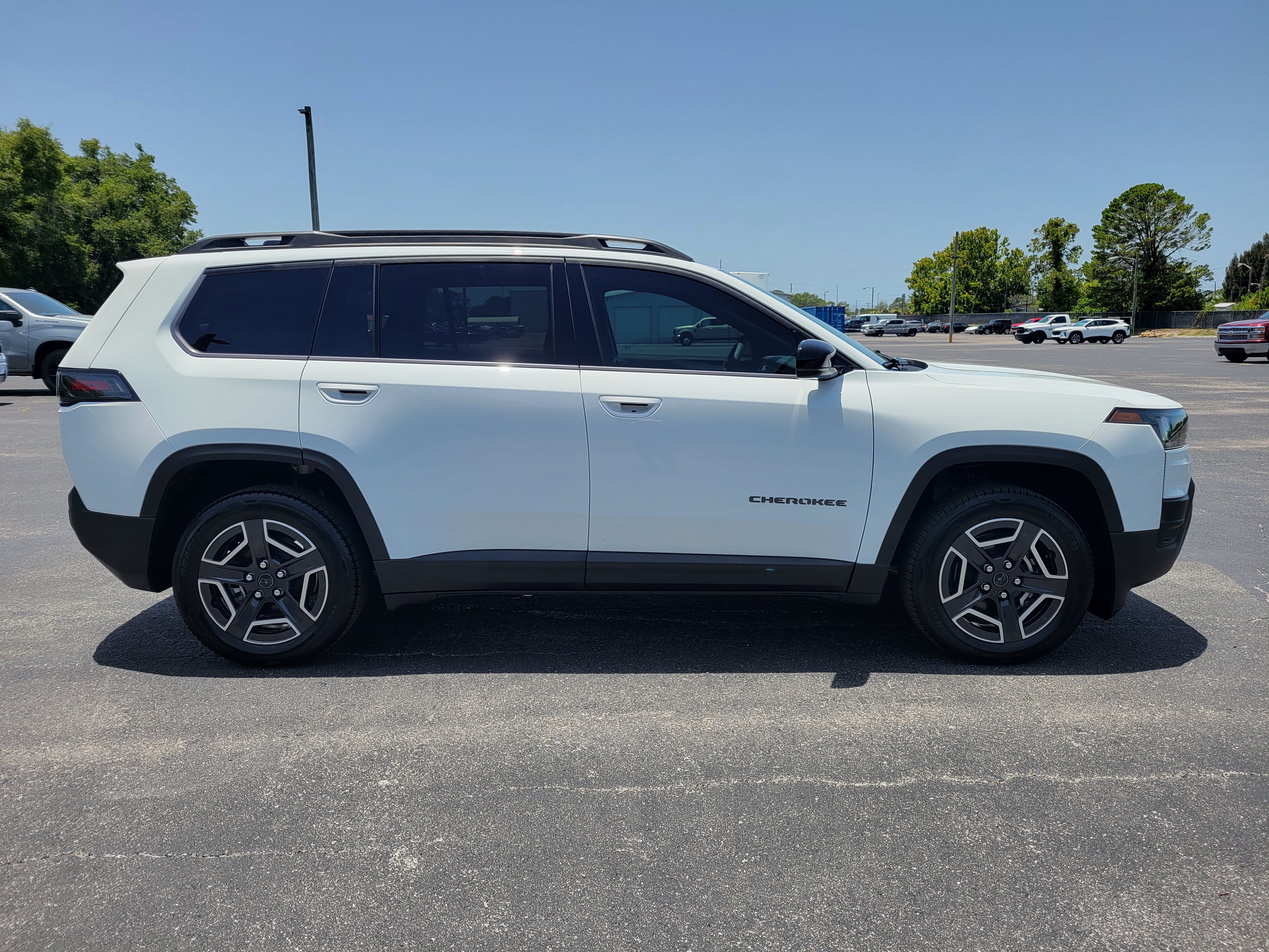 Used 2026 Jeep Cherokee Limited AWD/4WD image 4