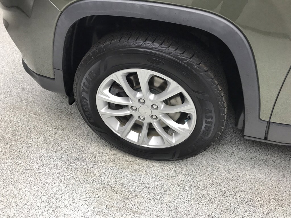 Used 2019 Jeep Cherokee Latitude w/ Cold Weather Group image 7