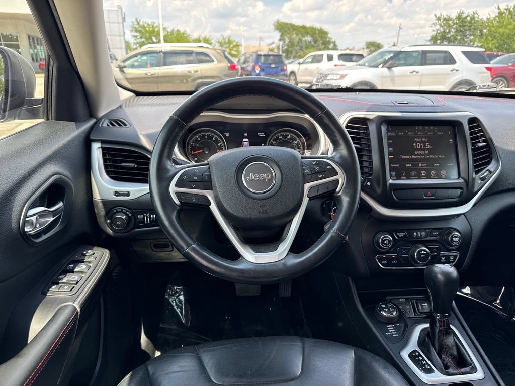 Used 2015 Jeep Cherokee Trailhawk w/ Leather Interior Group AWD/4WD image 14