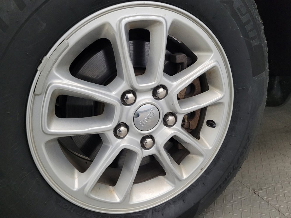 Used 2019 Jeep Grand Cherokee Laredo image 31