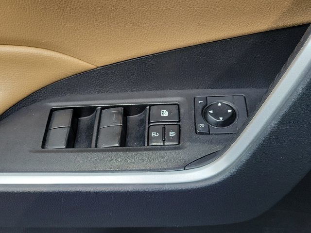 Used 2021 Toyota RAV4 LE FWD image 17