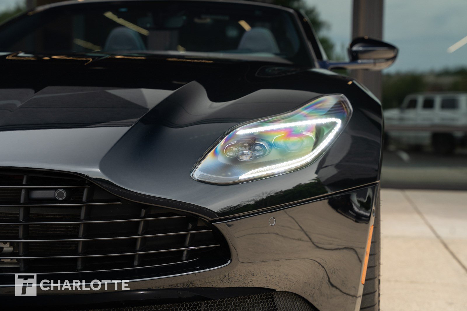 Used 2019 Aston Martin DB11 Volante RWD image 5