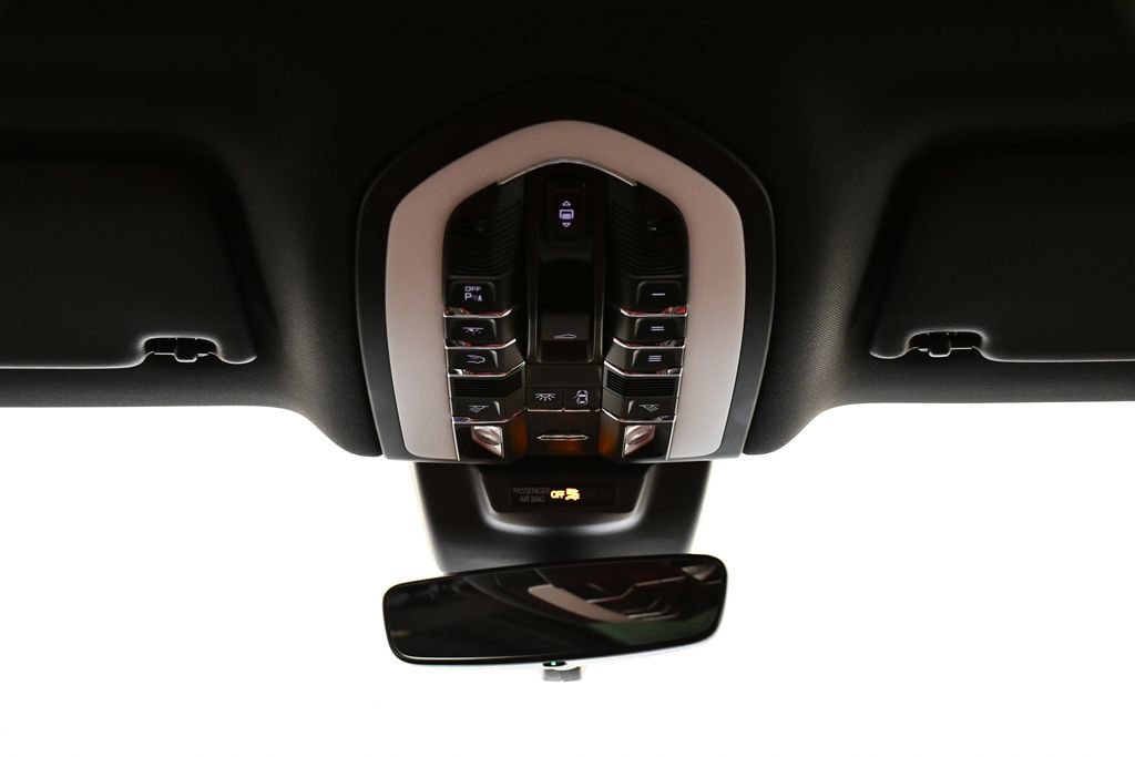 Used 2025 Porsche Macan Turbo image 17