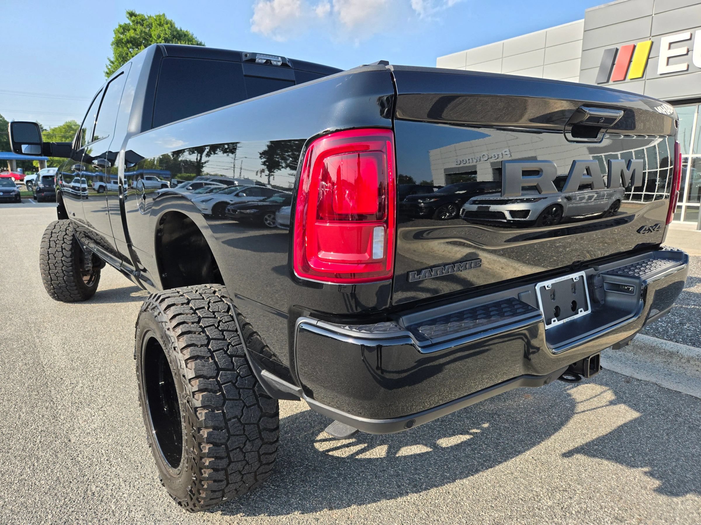 Used 2025 RAM 2500 Laramie w/ Night Edition AWD/4WD image 3