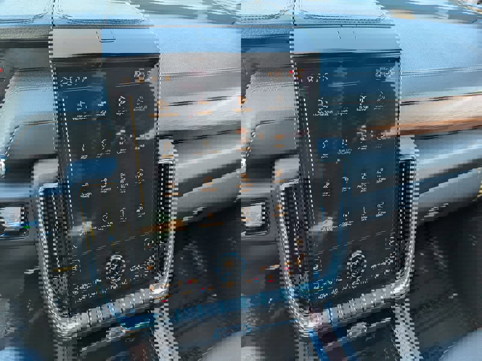 Certified 2025 GMC Yukon XL Denali w/ Sun & Power Step Package image 28