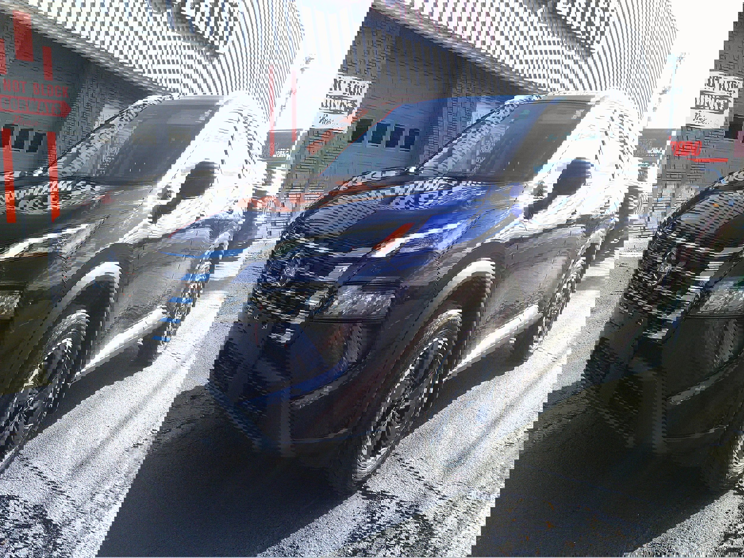 Used 2024 Nissan Rogue SV w/ SV Premium Package image 10