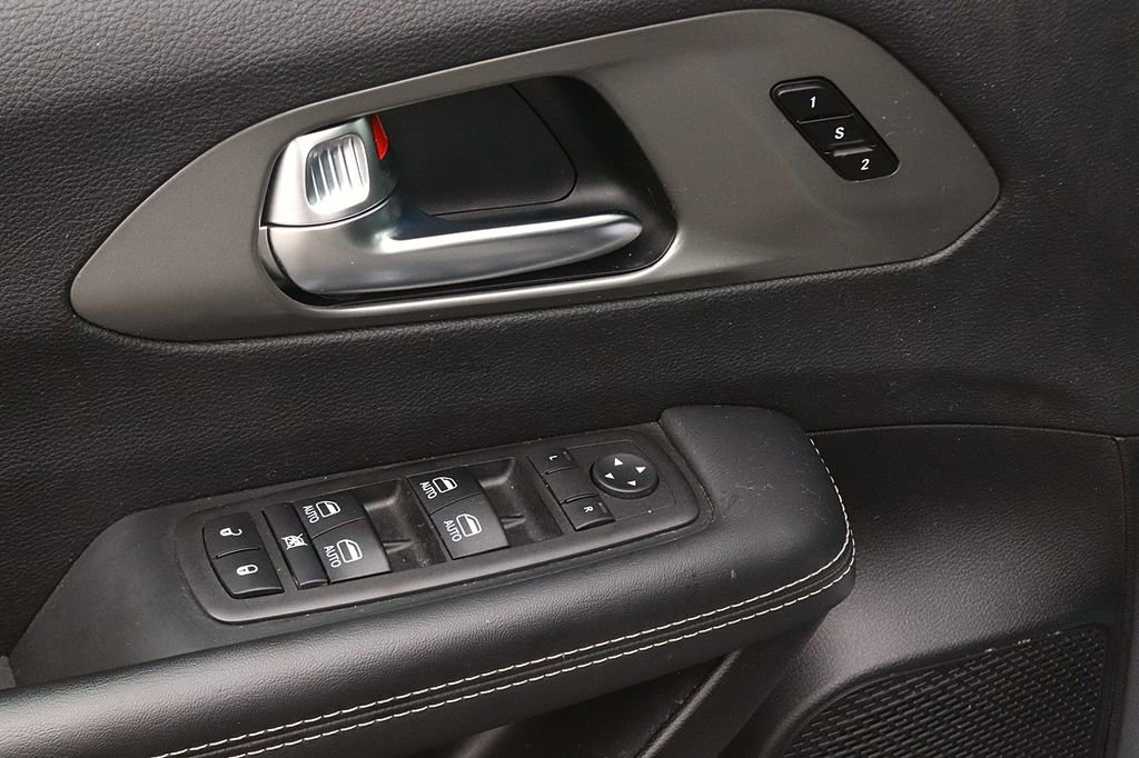 Used 2025 Chrysler Pacifica Select FWD image 10