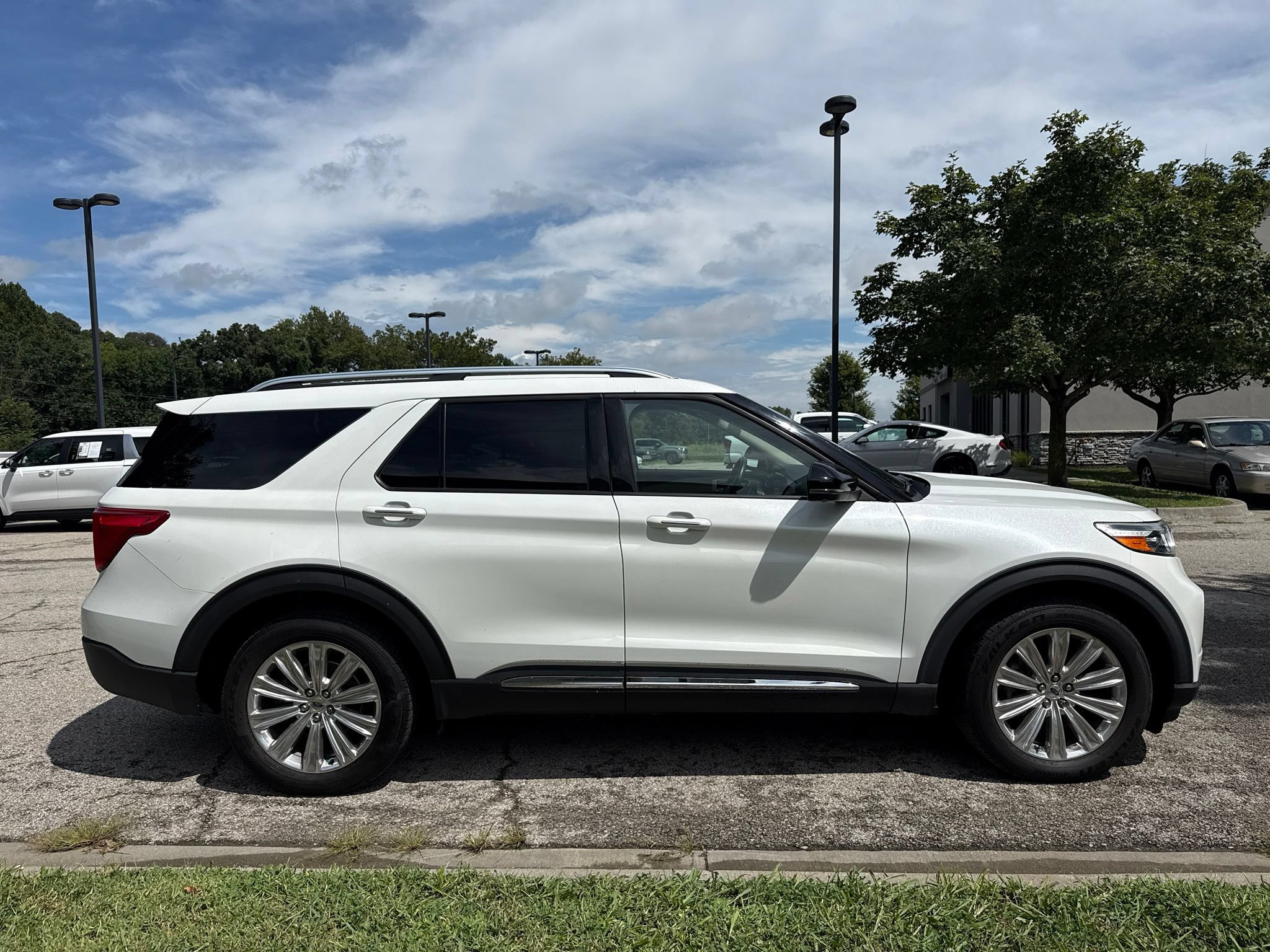 Used 2020 Ford Explorer Limited AWD/4WD image 4