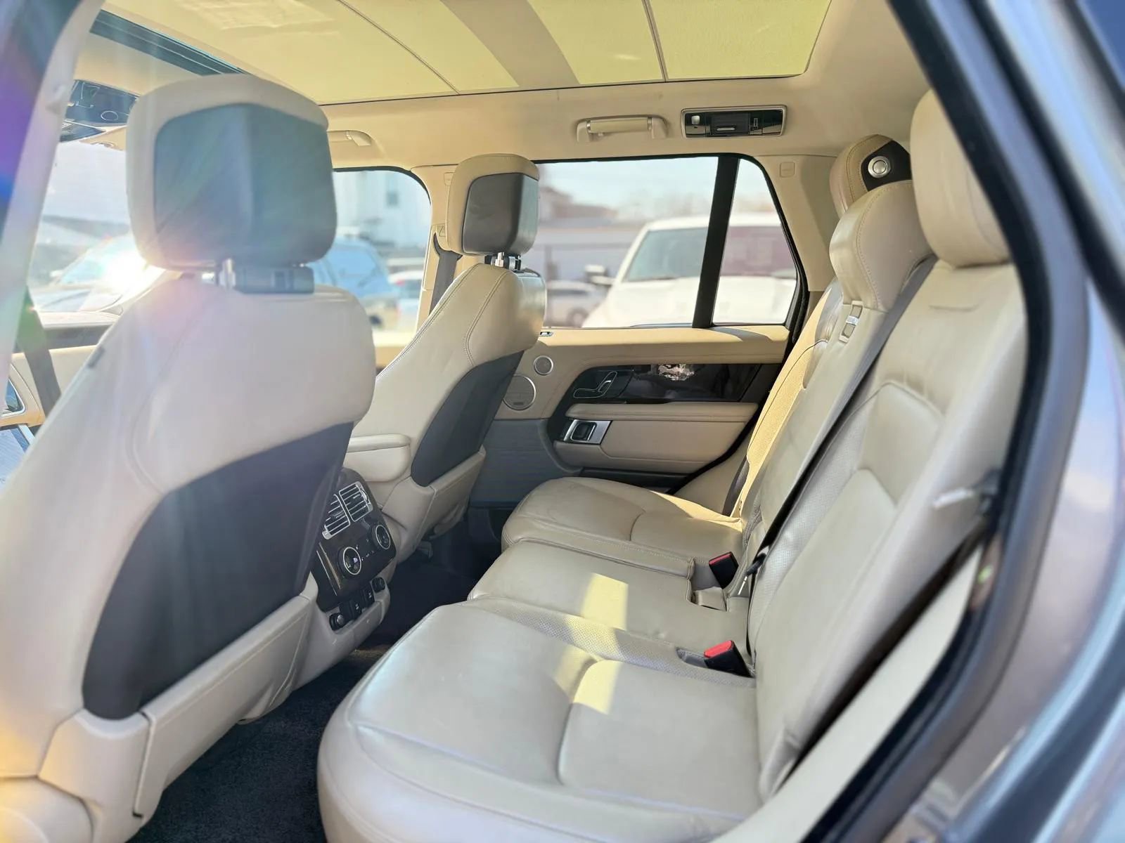 Used 2018 Land Rover Range Rover Supercharged AWD/4WD image 9