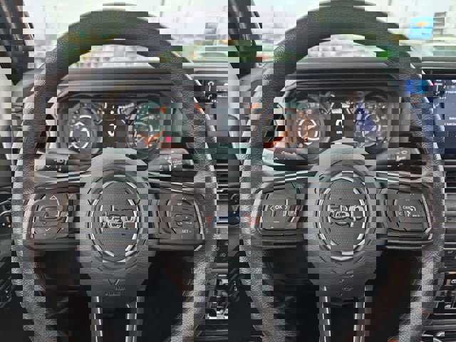 Used 2025 Jeep Gladiator Sport image 20