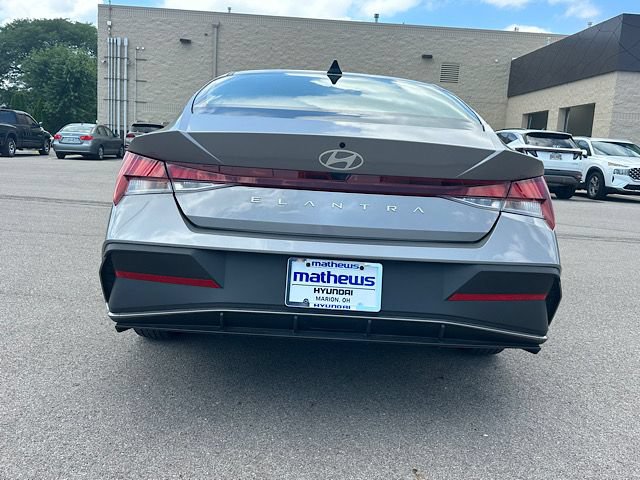 Certified 2024 Hyundai Elantra SE FWD image 13