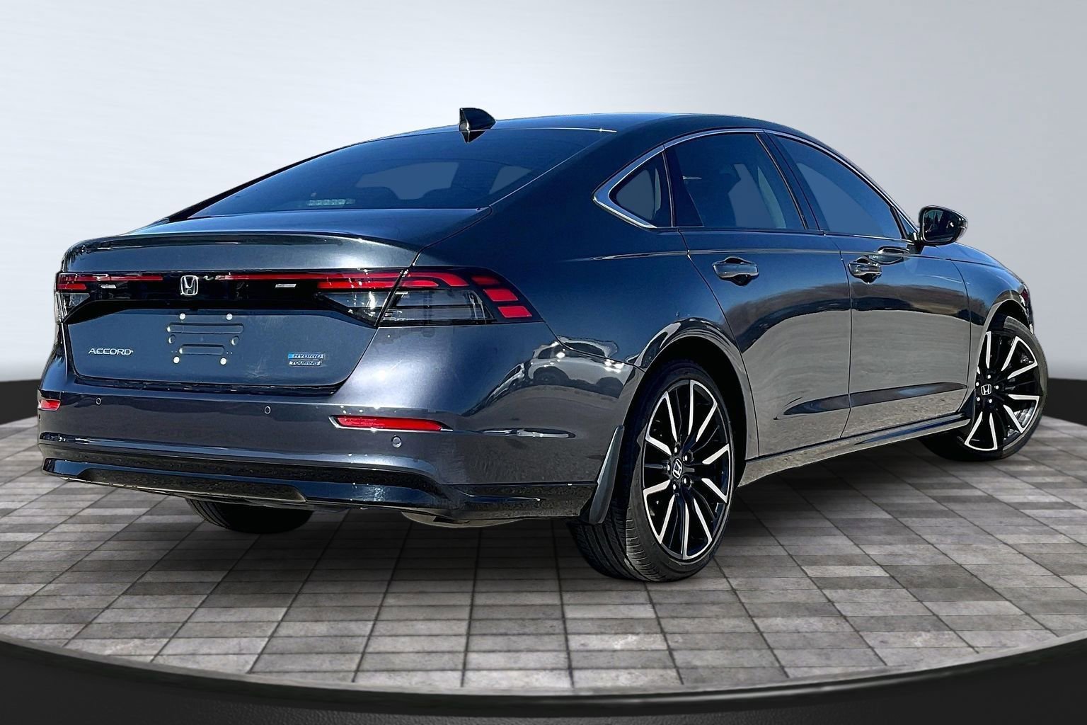 Used 2024 Honda Accord Touring image 2