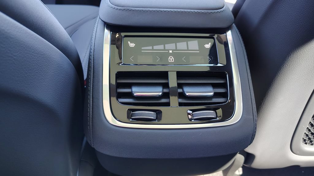 New 2026 Volvo XC90 B6 Plus w/ Protection Package Premier AWD/4WD image 29