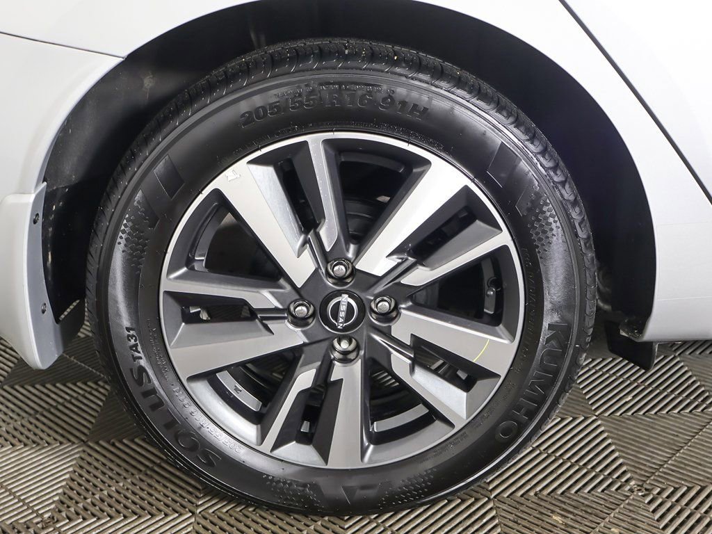 Used 2024 Nissan Versa SV w/ Trunk Package FWD image 17
