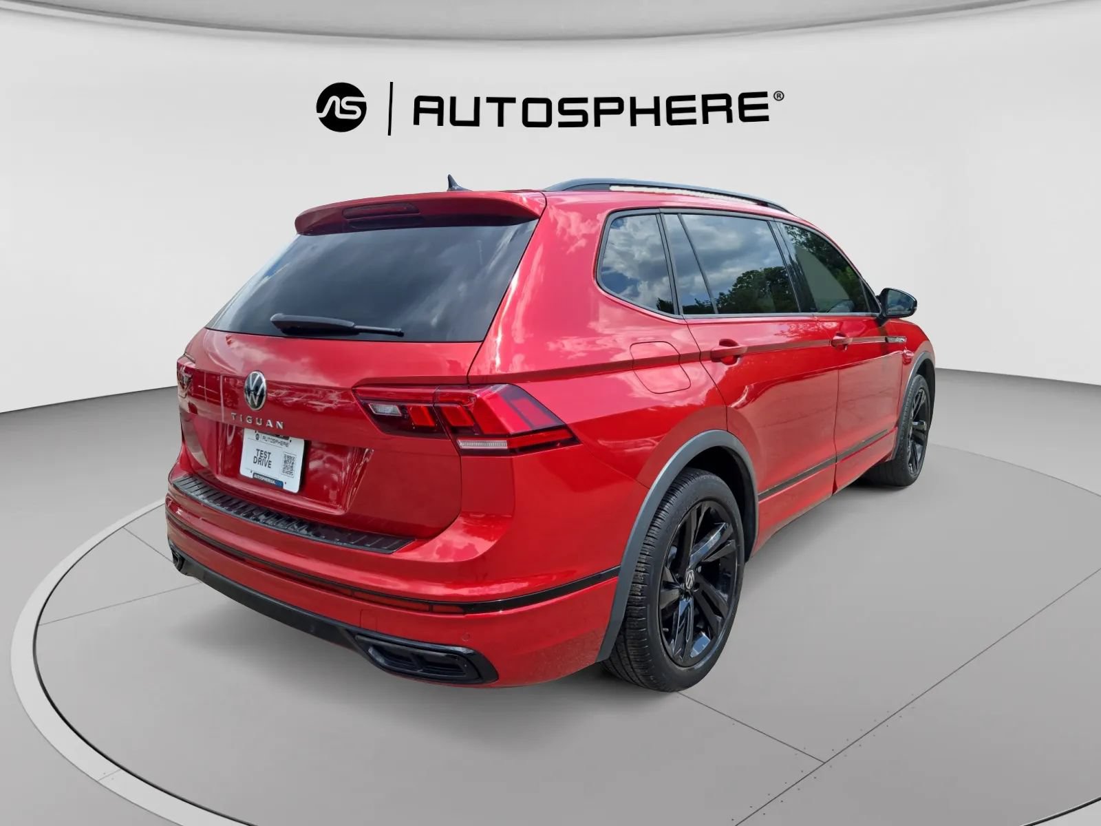 Used 2024 Volkswagen Tiguan SE R-Line FWD image 9