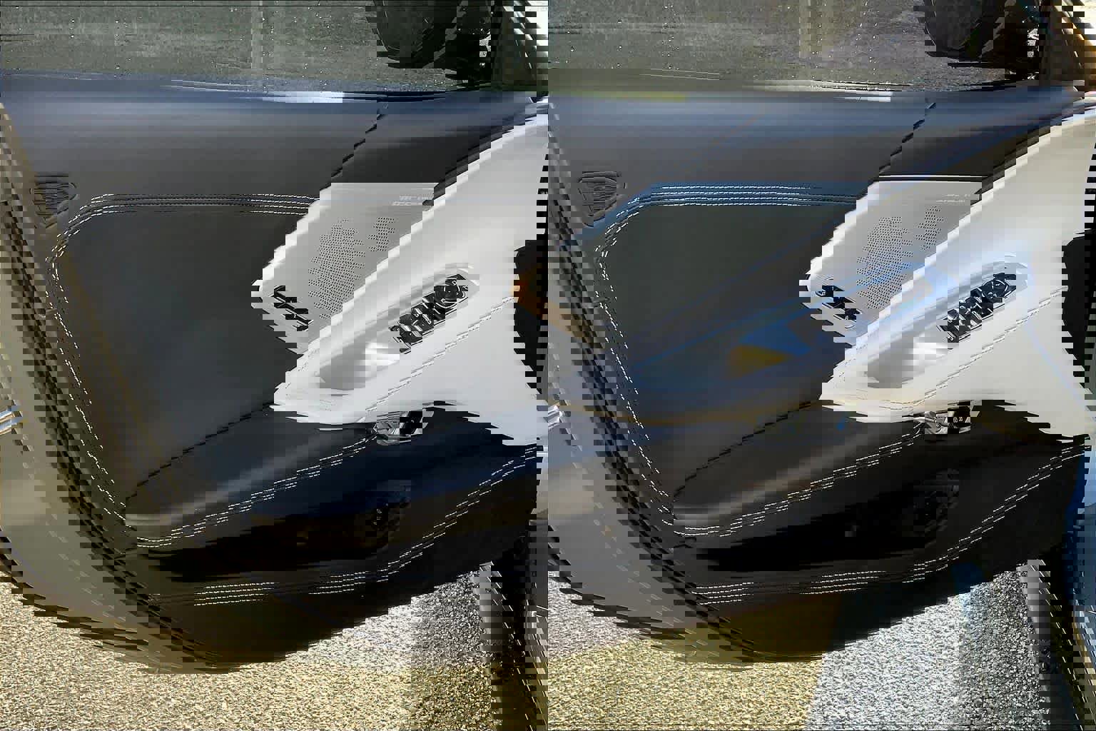 Used 2023 Chevrolet Corvette Stingray Premium Conv w/ Z51 Performance Package image 17