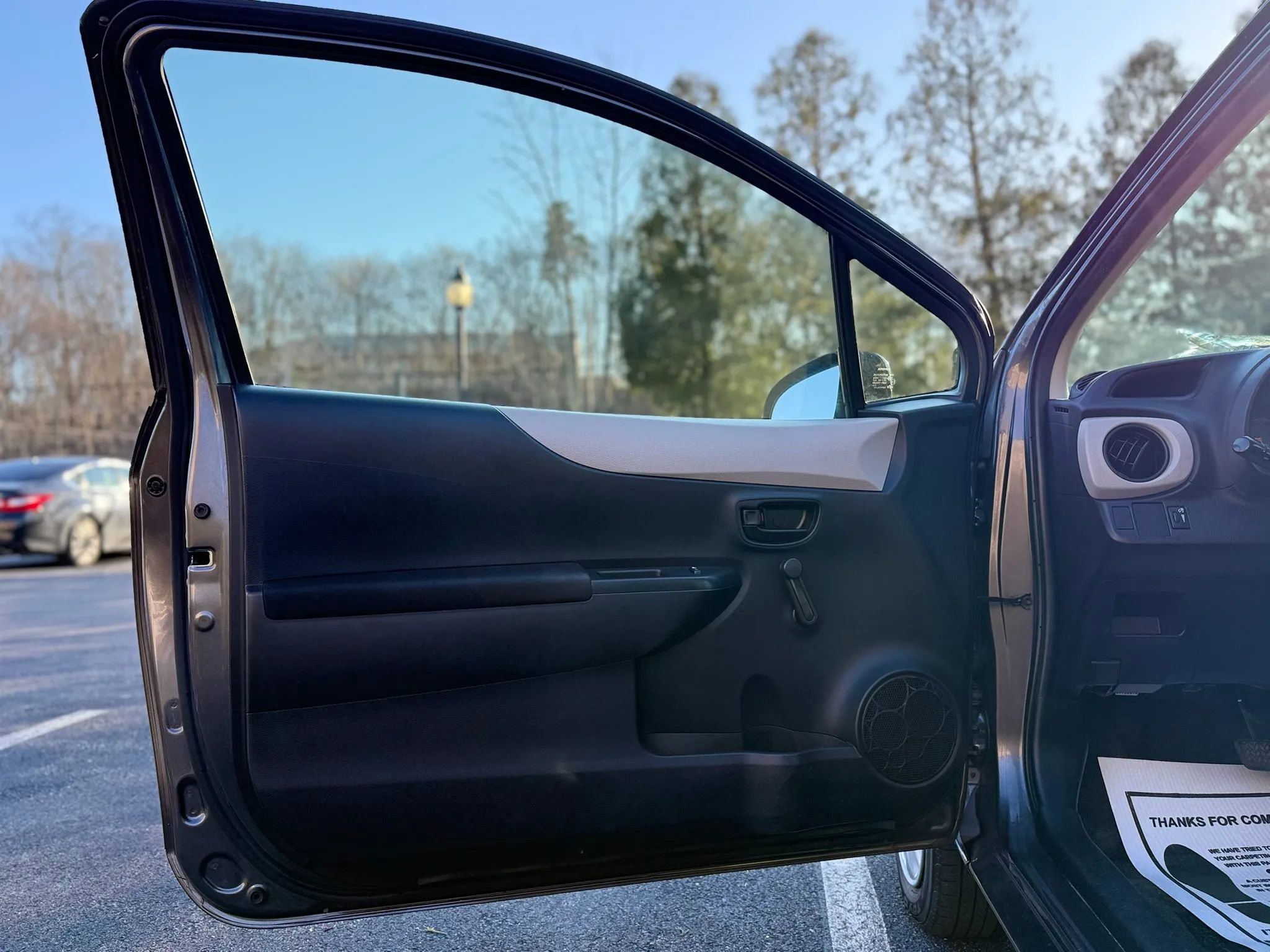 Used 2014 Toyota Yaris L image 15