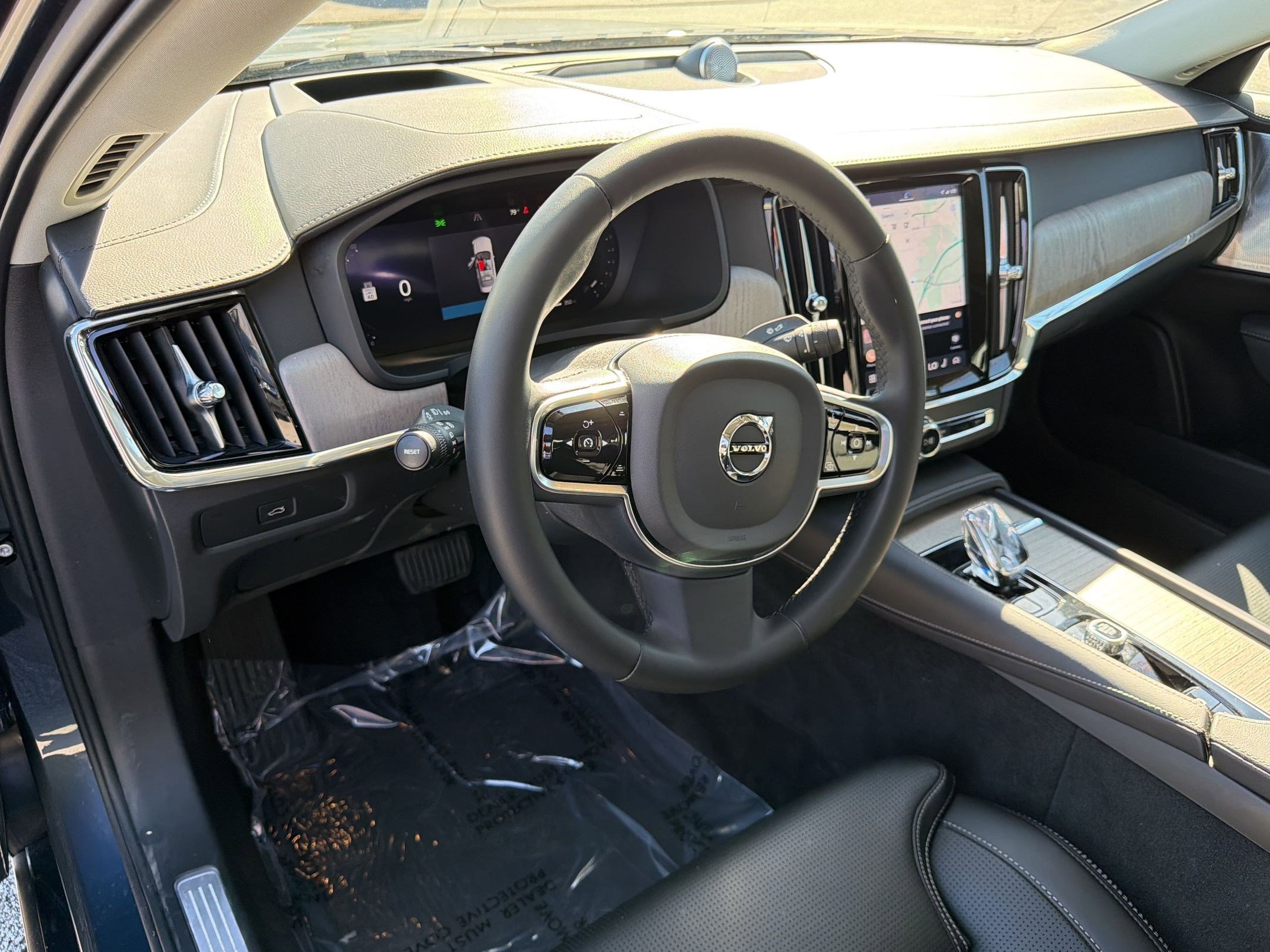 Certified 2023 Volvo S90 B6 Ultimate w/ Lounge Package image 4