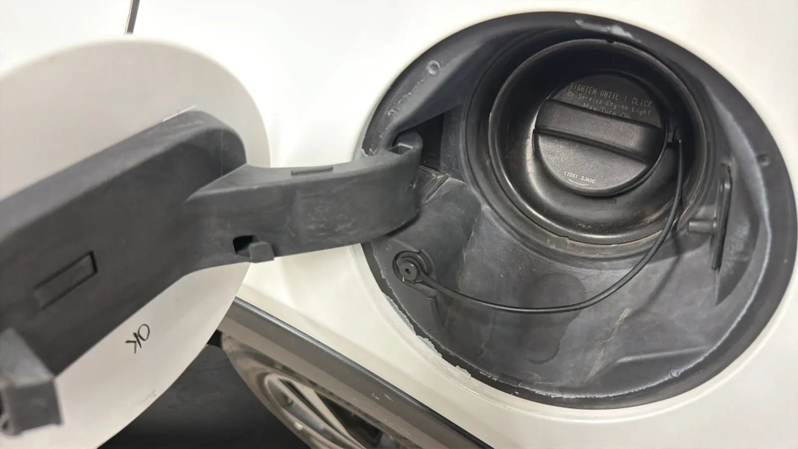 Used 2018 Nissan Kicks SV FWD image 30