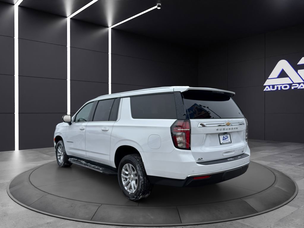 Used 2023 Chevrolet Suburban LT image 4