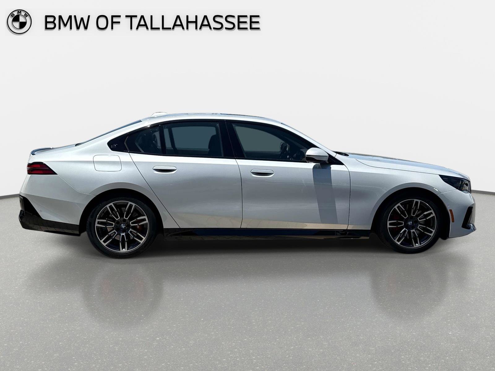 Used 2024 BMW 540i xDrive w/ Premium Package AWD/4WD image 4