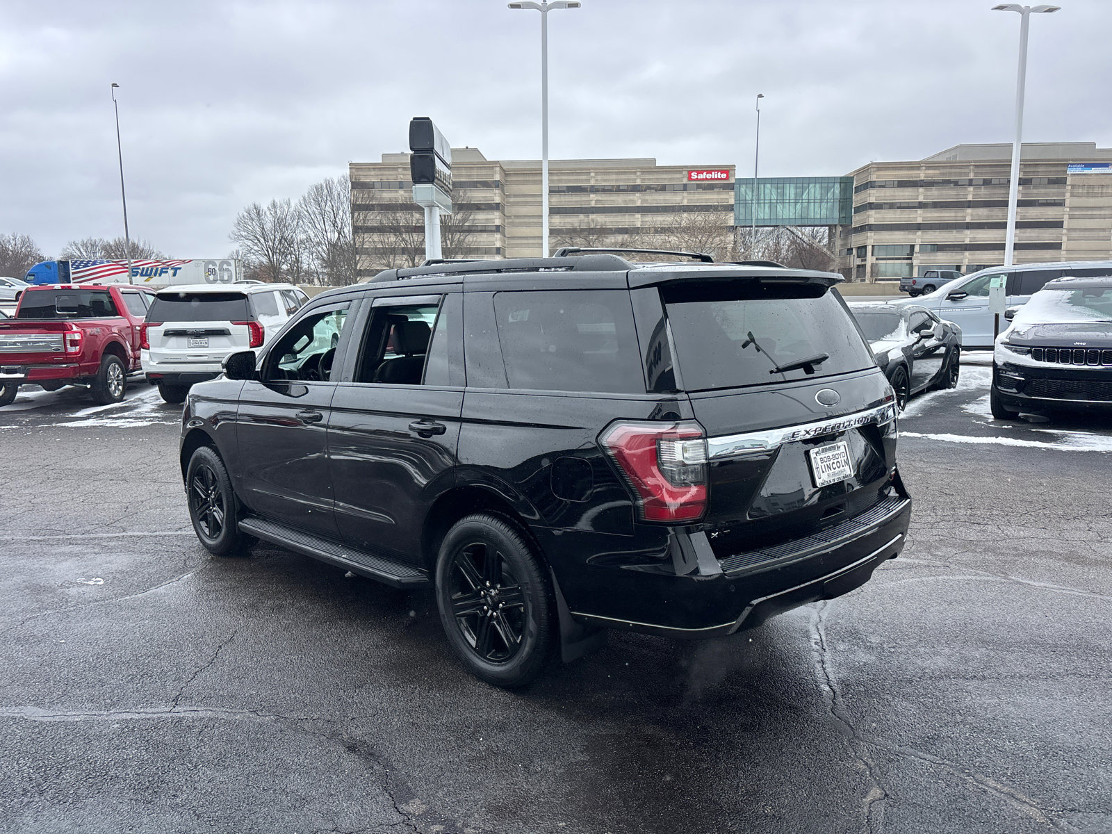 Used 2021 Ford Expedition XLT image 5