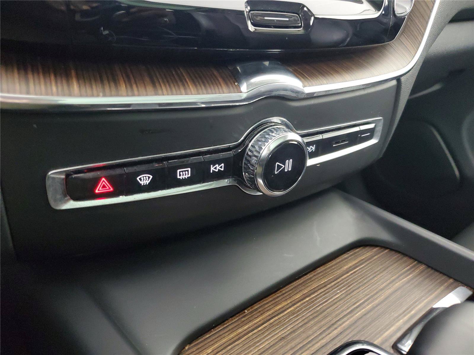 Certified 2023 Volvo XC60 B5 Plus w/ Protection Package Premier FWD image 30