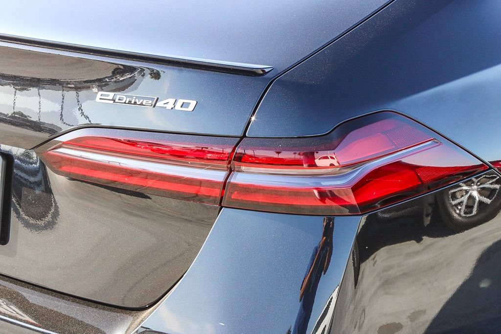 Used 2024 BMW i5 eDrive40i w/ M Sport Package RWD image 10