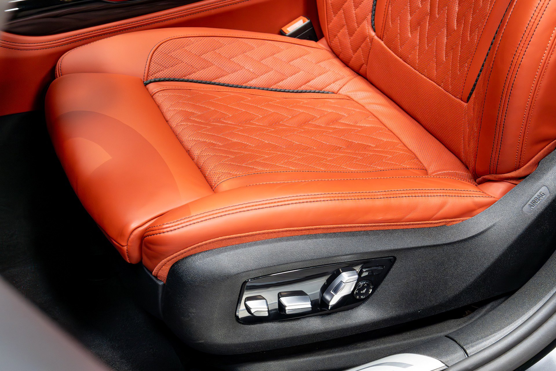 Used 2022 BMW M760i xDrive image 7