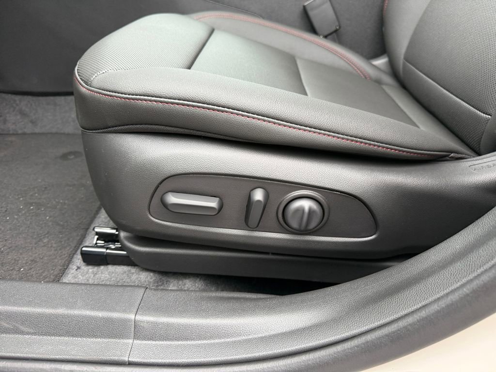 New 2026 Chevrolet Trax RS w/ Sunroof Package image 17