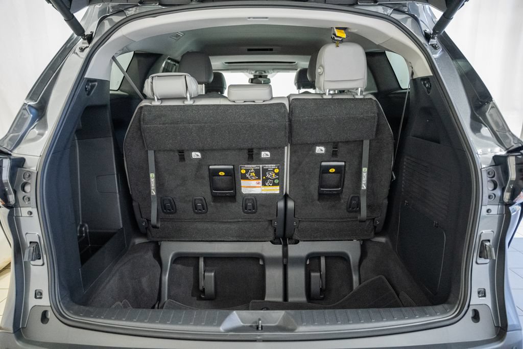 Used 2025 Toyota Sienna XLE FWD image 10