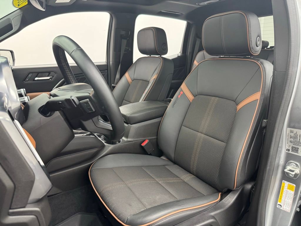 Used 2024 GMC Canyon AT4 w/ Technology Package image 18