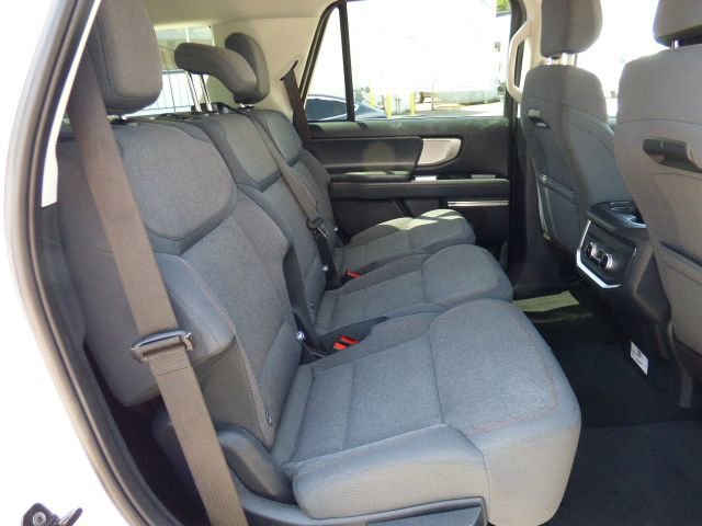 Used 2025 Ford Expedition Active RWD image 18