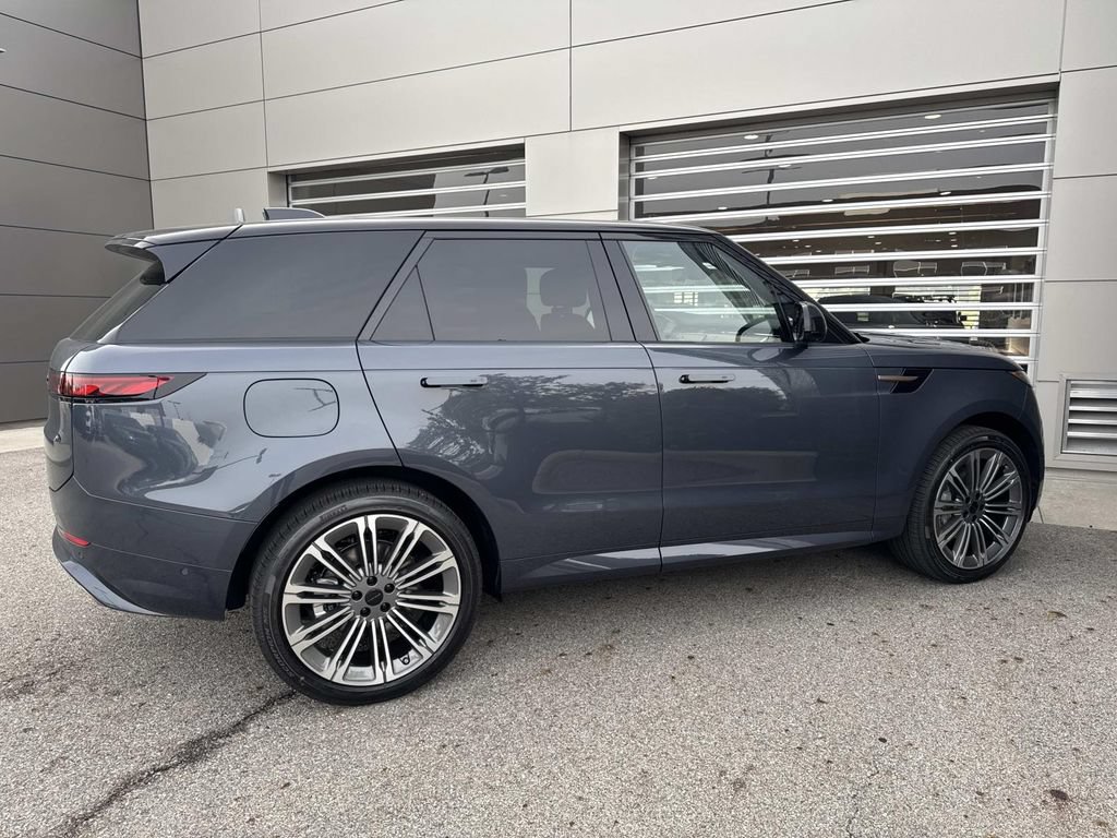 New 2026 Land Rover Range Rover Sport Dynamic SE AWD/4WD image 6