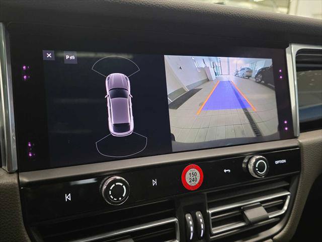 Used 2025 Porsche Macan AWD/4WD image 29