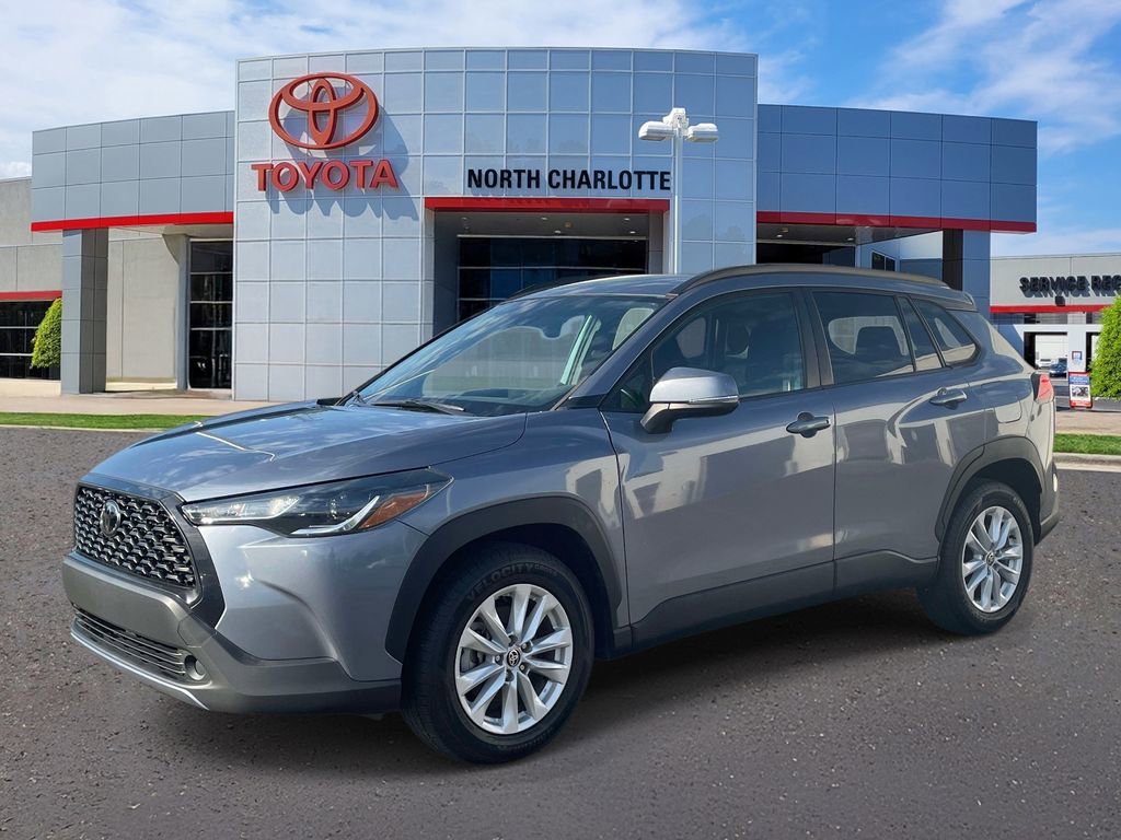 Used 2022 Toyota Corolla Cross LE AWD/4WD image 4