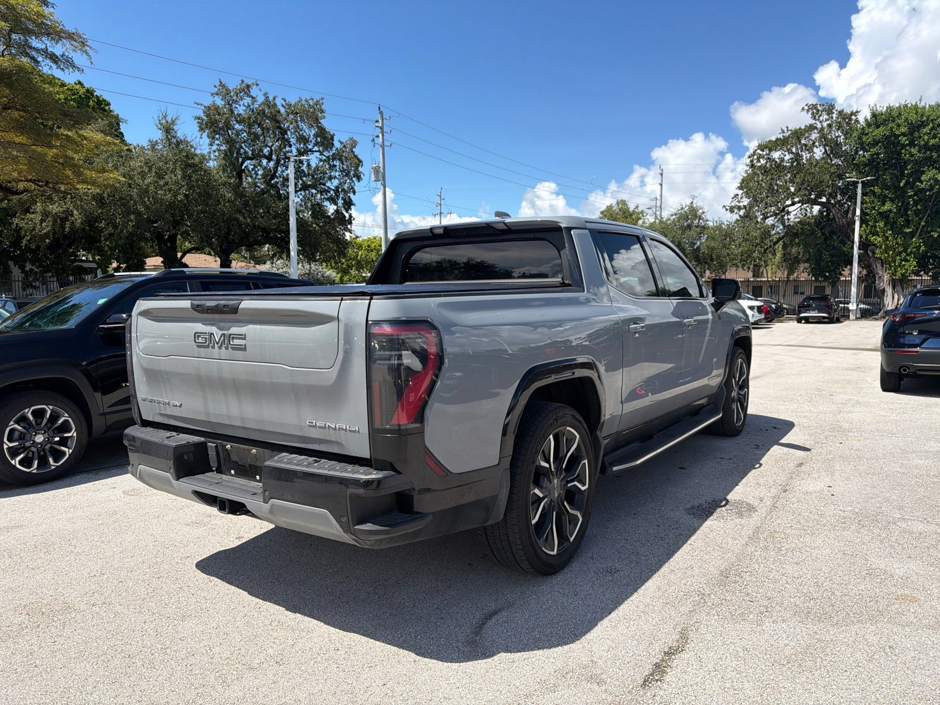 Used 2024 GMC Sierra EV Denali AWD/4WD image 6