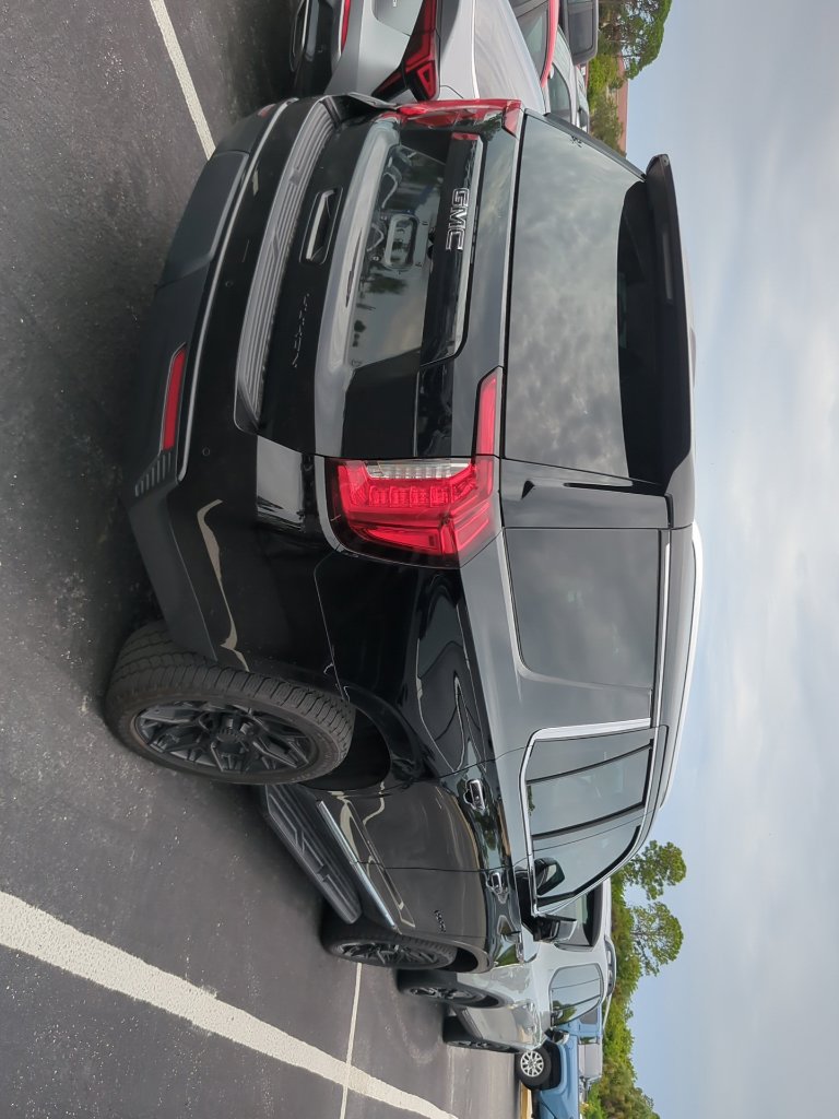 Used 2022 GMC Yukon SLT w/ SLT Premium Package AWD/4WD image 11